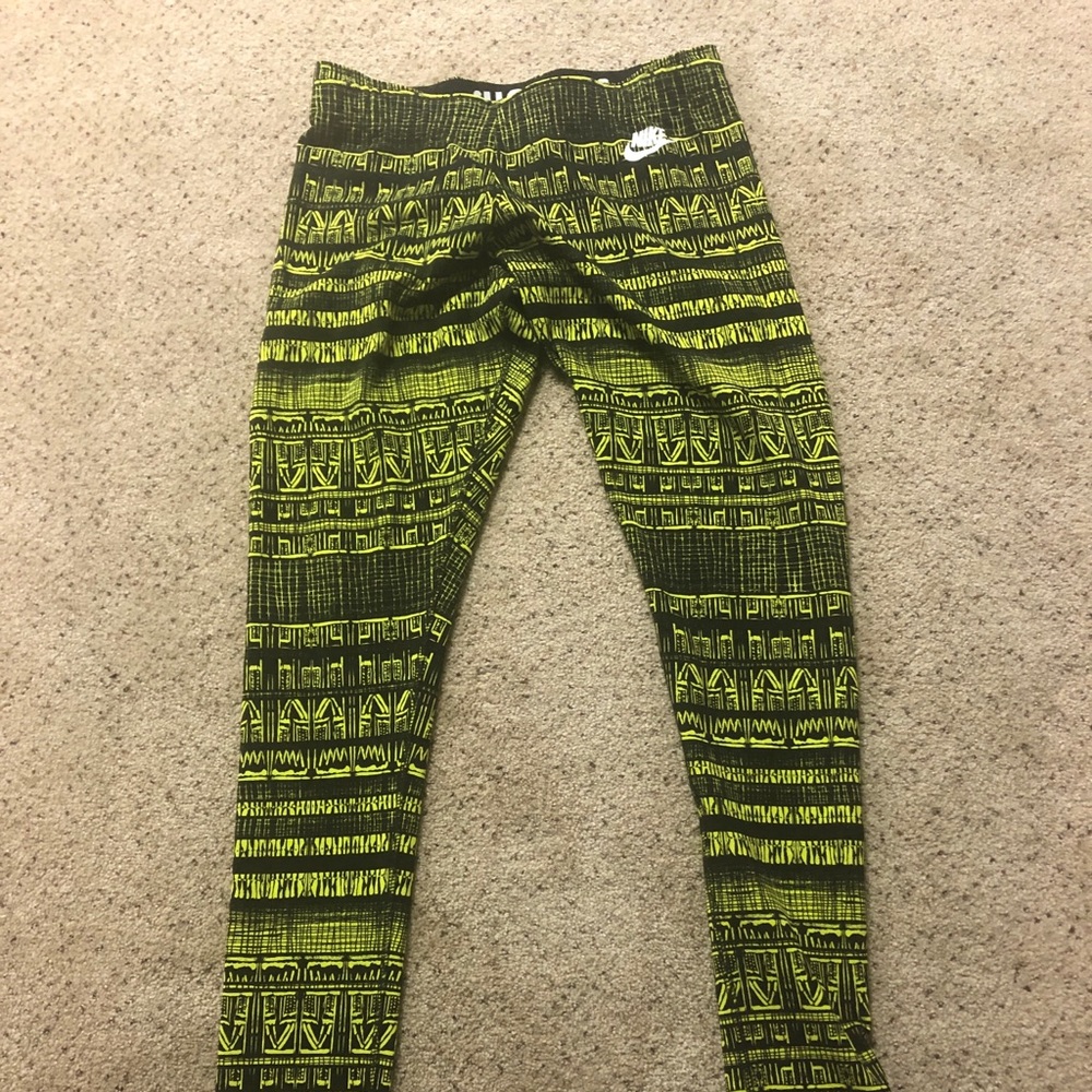 Pre Owned Nike Leggings Awesome Print!